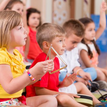 kids_playing_music